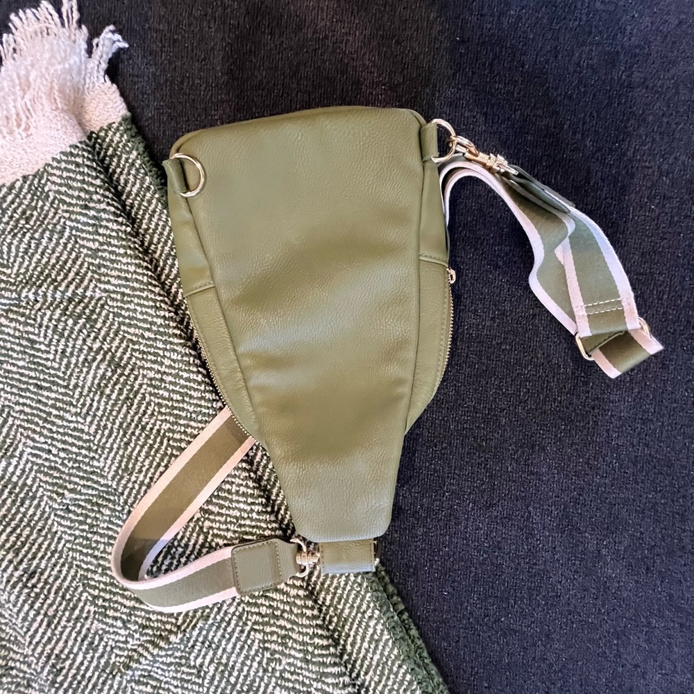 Sling Pack Hand Bag- Universal Thread Crossbody G… - image 3